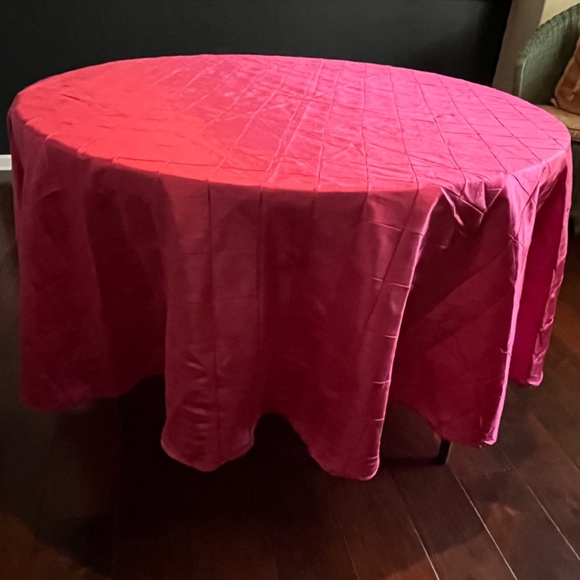 Round Tablecloth - Picture 2 of 4